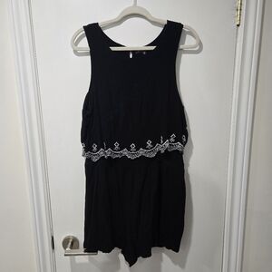Dynamite Black Sleeveless Romper with White Embroidery